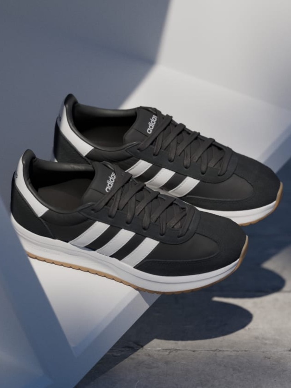 ADIDAS RUN 70S 2.0 SHOES NEW! (black with white)